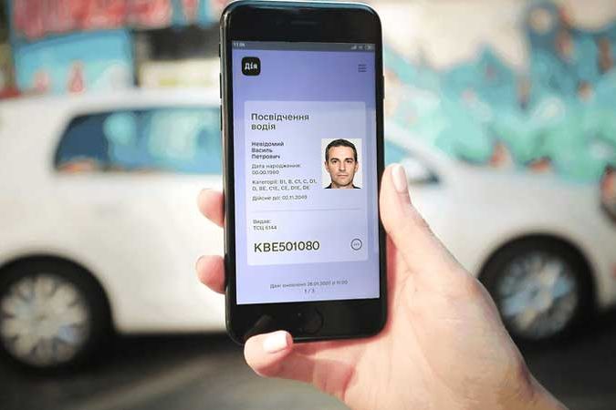 Клік — і нове водійське готове: тепер замінити посвідчення у смартфоні можна не виходячи з дому