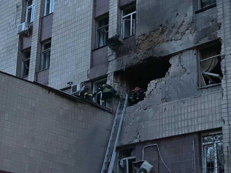 Українські сили оборони знищили 52 ворожі безпілотники. У Києві є руйнування, загиблі та поранені.