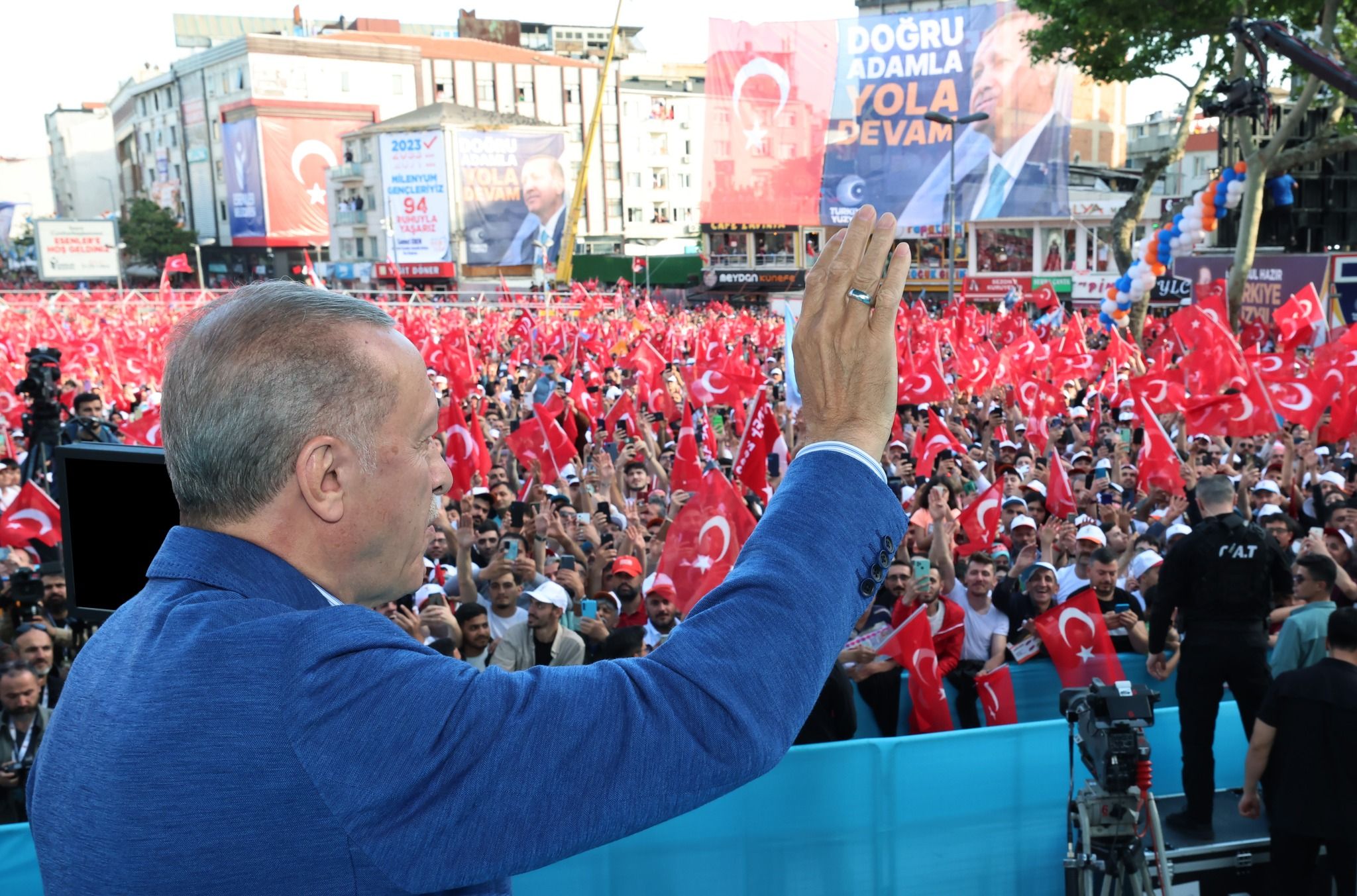 Ердоган вітає своїх прихильників.