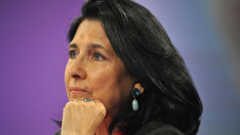 Президентка Грузії пропонує звільнити Саакашвілі з електронним браслетом