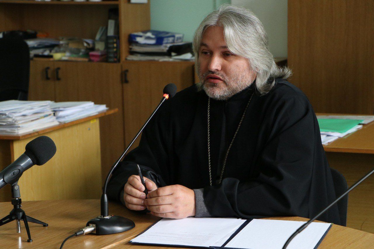 Пресслужбу Полтавської міськради очолив скандальний священник і блогер Олександр Дедюхін: що про нього відомо