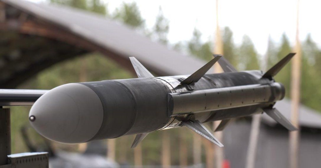 Пентагон у поміч: Україна отримає від США частину замовлених ракет AMRAAM
