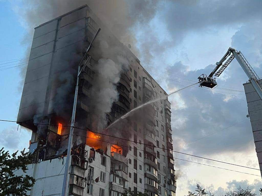 Вибух у багатоповерхівці Києва: є  загиблі та постраждалі, пошкоджені квартири