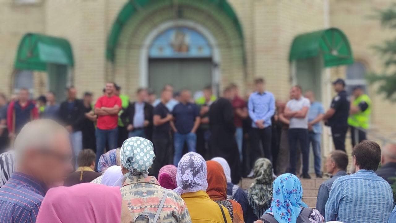 На Київщині виник конфлікт під час переходу парафії до ПЦУ, відео