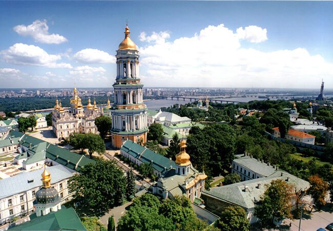 Україна спростувала фейк російської розвідки про вивезення мощей з Лаври