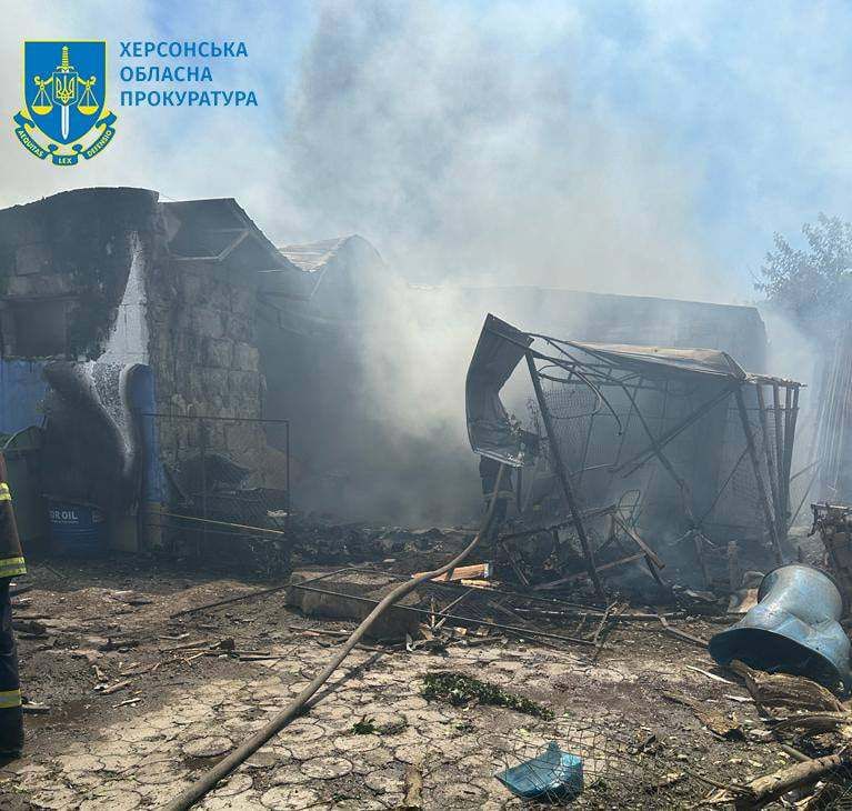 Російські окупанти вчергове обстріляли Херсон: є загилі, поранені та руйнування