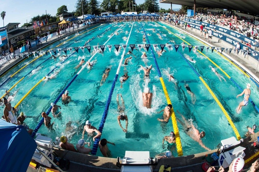 Плавання у США стоїть на розвиненій системі та інфраструктурі університетського спорту.