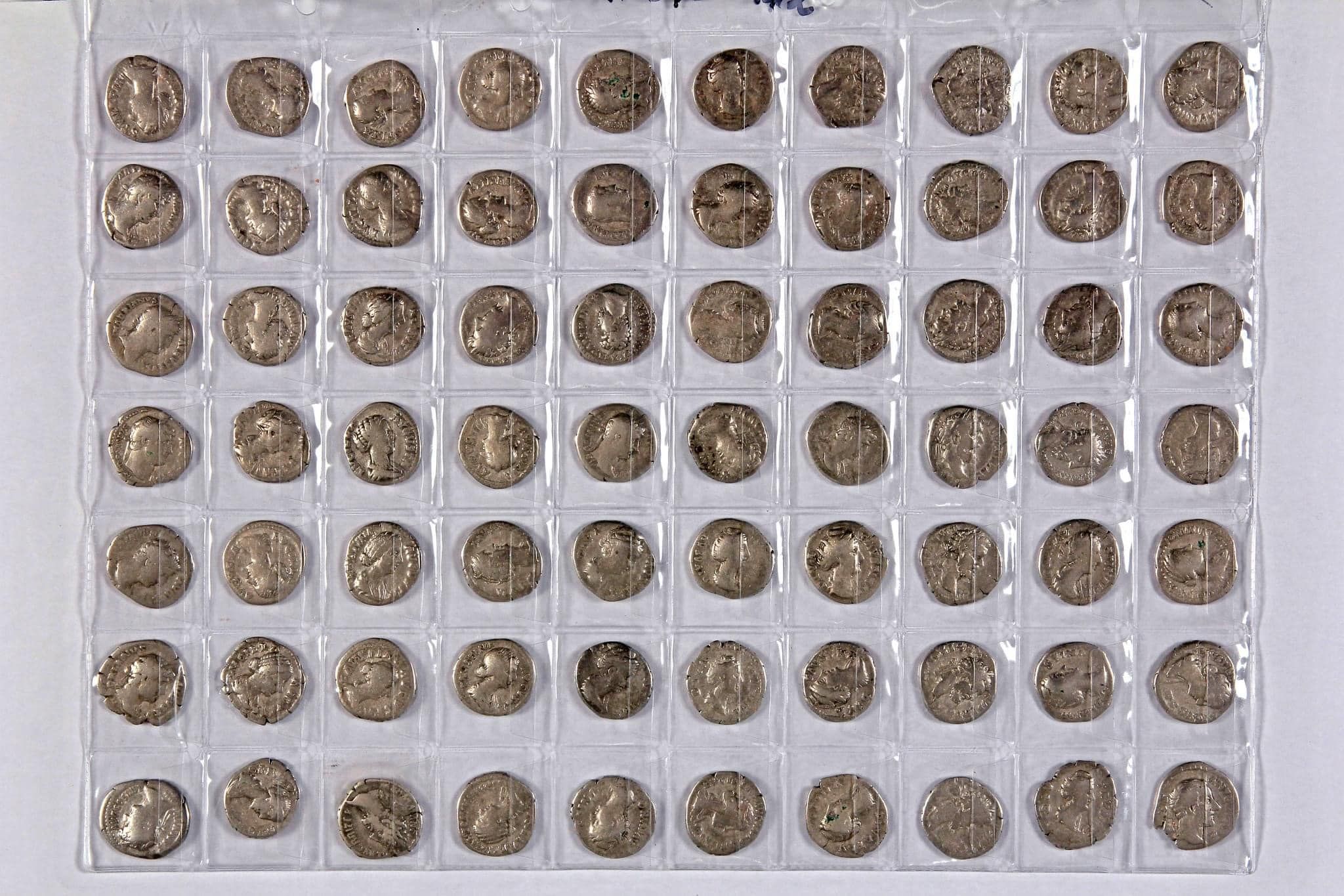 Контрабанда римських монет: Національному музею історії України повернули безцінну колекцію