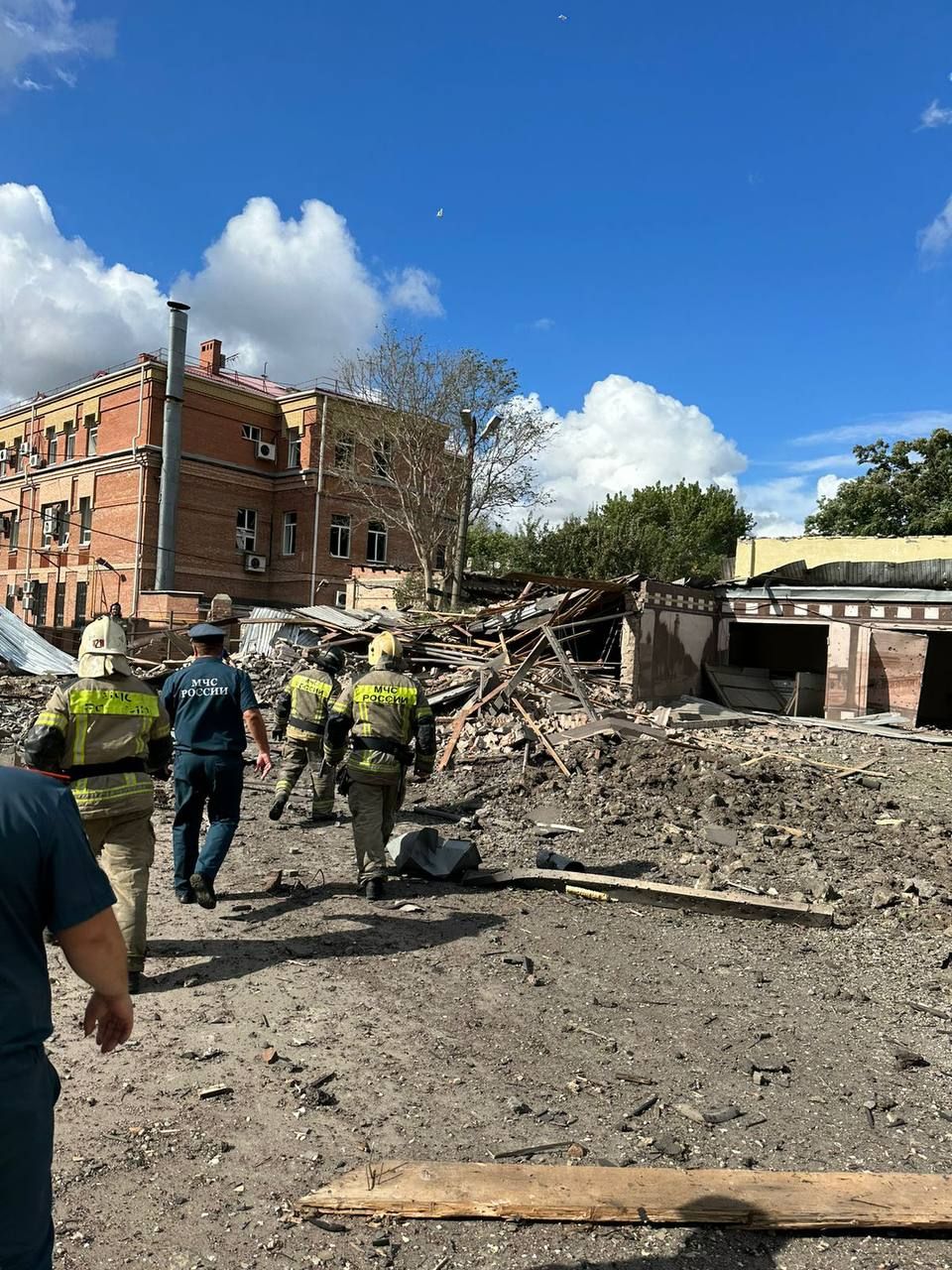 На Таганрог впала невідома ракета, в Самарі стався вибух на НПЗ