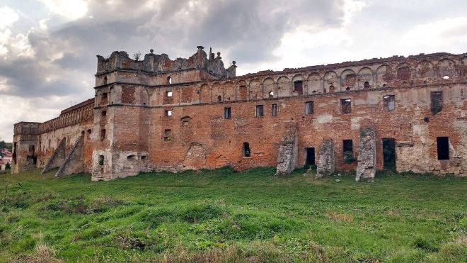 Старосільський замок національного значення знову у державній власності.