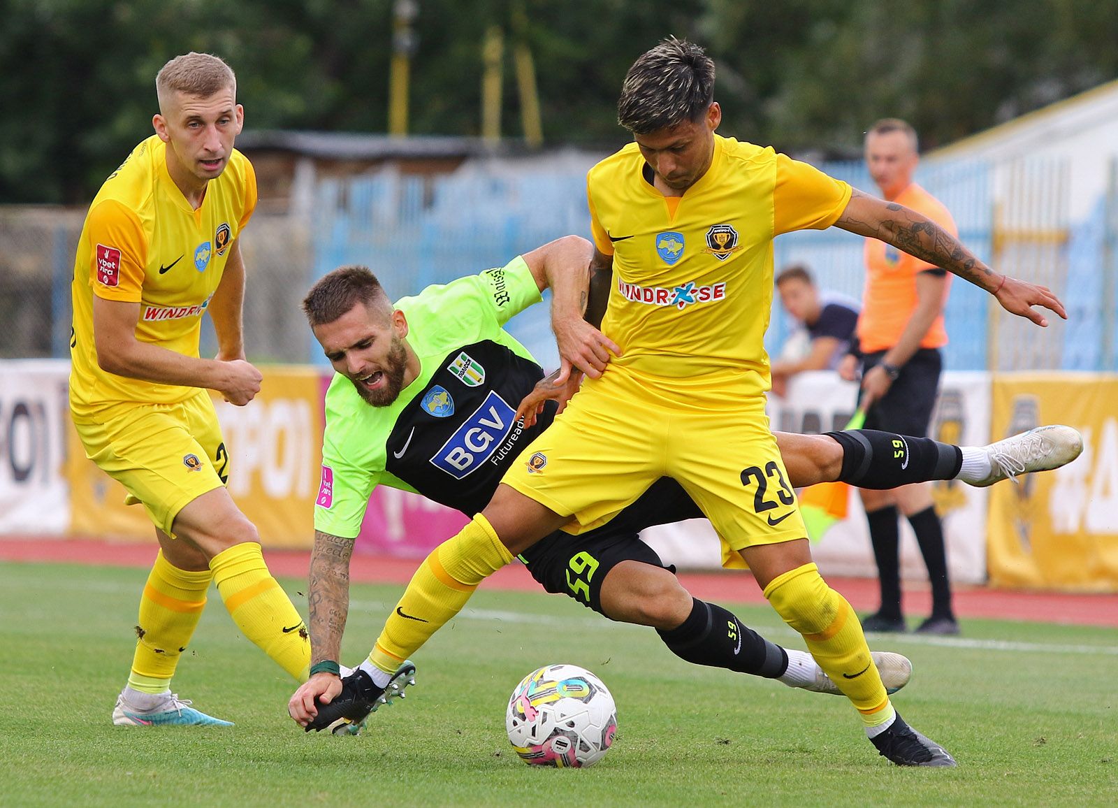 Після вильоту з Ліги чемпіонів «Дніпро-1» в першому матчі нового чемпіонату  країни переграв дебютанта елітного дивізіону — «Полісся».