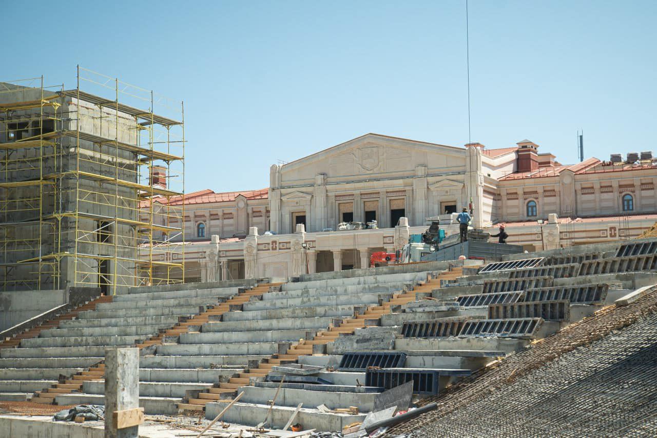 «Реконструкція» Херсонеса Таврійського: окупанти зводять новий амфітеатр, фото