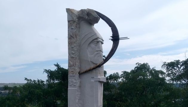 Пам'ятник сарматському царю Інесмею встановили під Ямполем на Вінниччині