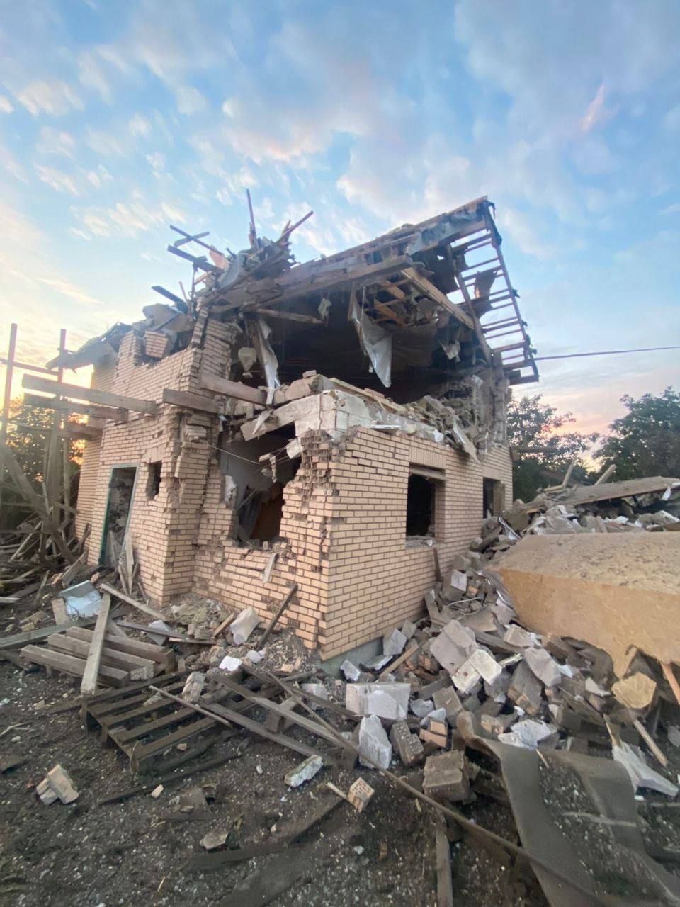 Уламками ракет на Київщині пошкоджено 10 приватних будинків, є травмовані