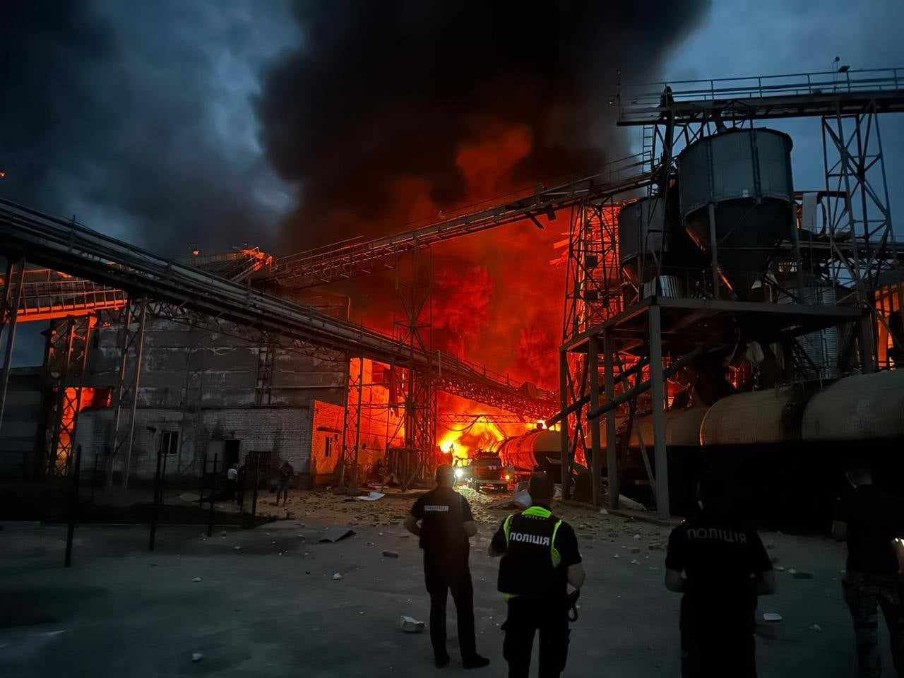 На Полтавщині росіяни вгатили по промисловому об’єкту, є загиблі та руйнування, фото