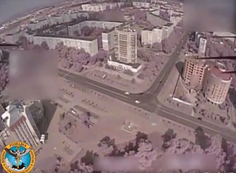 В Енергодарі дрони ГУР атакували казарму росгвардії омон «ахмат-1», відео