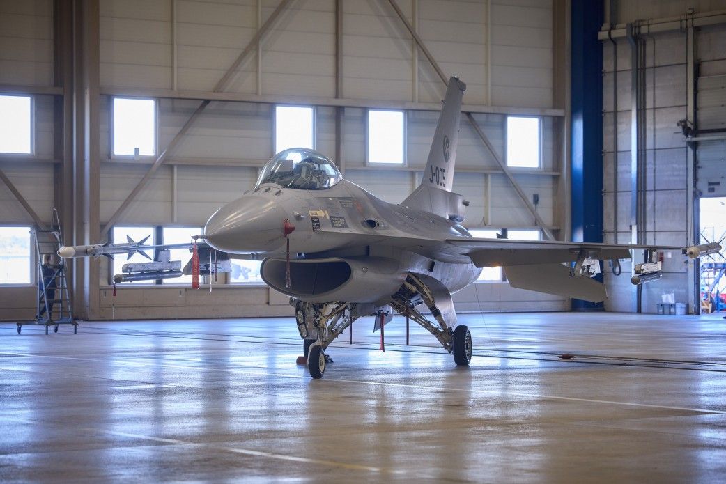 Нідерландські винищувачі F-16 чекають на українське небо.