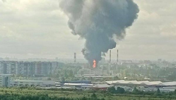 На росії спекотно: у Петербурзі горить нафтобаза