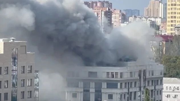 Пошкоджена від вибуху в Донецьку "Пушилінська адмінбудівля".