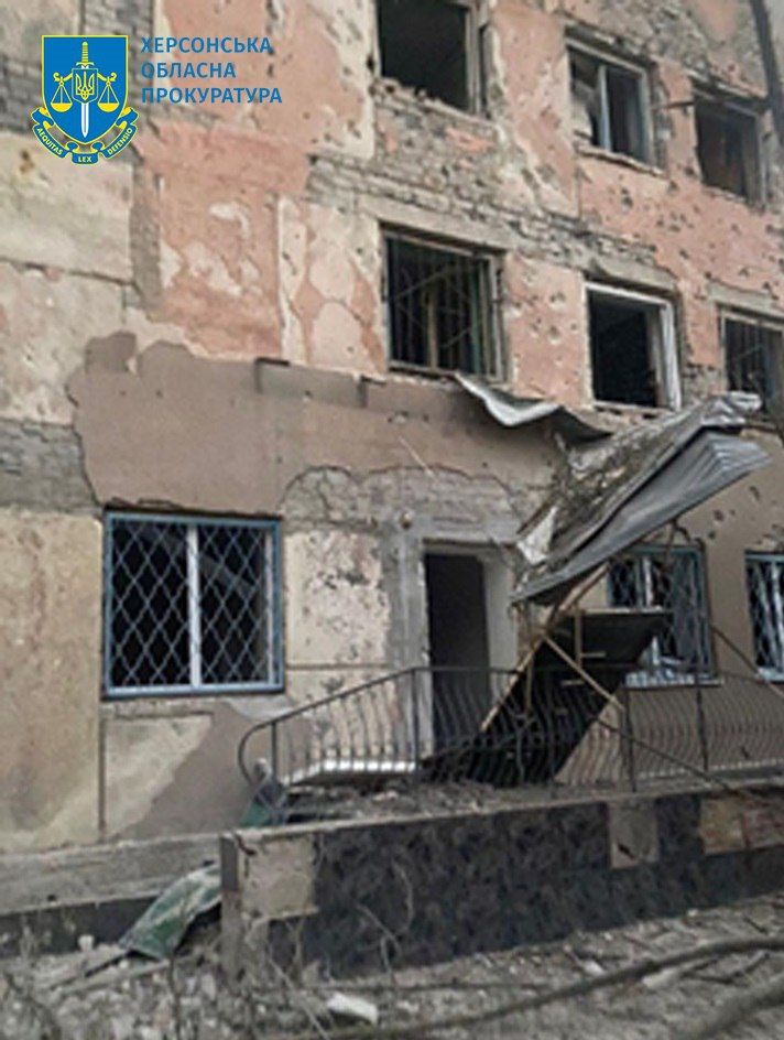 Зруйнований рашистами гуртожитиок у Херсоні.