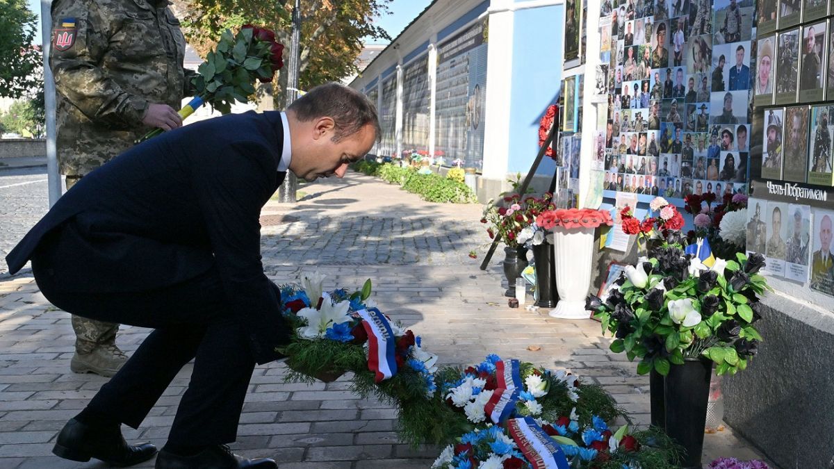 Міністр оборони Франції Лекорню у Києві вшанував пам’ять полеглих воїнів