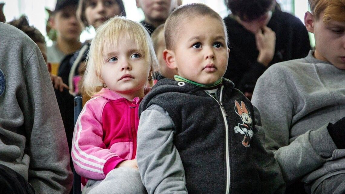 Ворог продовжує проводити примусові медогляди українських дітей на ТОТ.