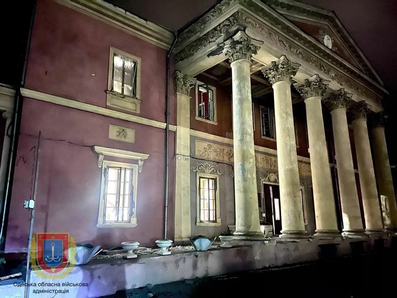 Через російську атаку пошкоджено будівлю Національного художнього музею.
