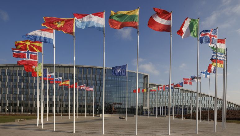 НАТО безстроково зупиняє участь в договорі про скорочення озброєнь у Європі