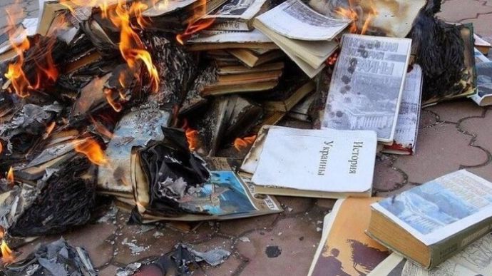 Росіяни на ТОТ сходу України знищили майже всю українську літературу.