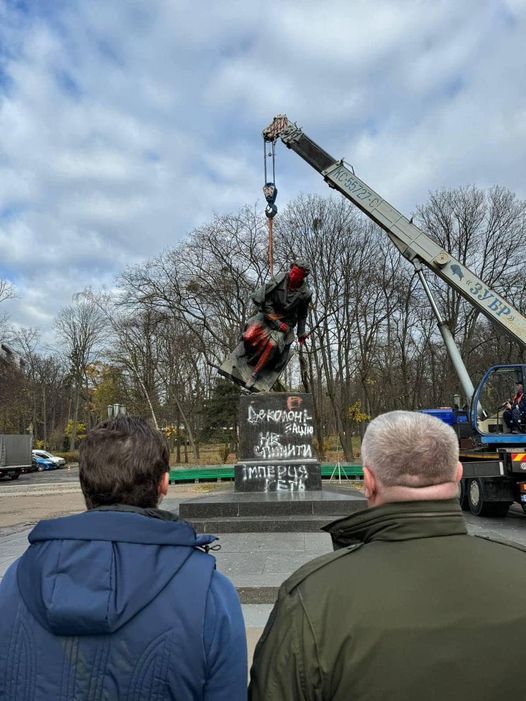 Пам'ятник Пушкіну нарешті демонтували у Києві