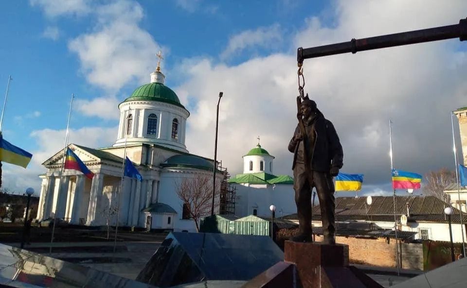 У Ніжині встановили пам’ятник Герою України Олександрові Мацієвському