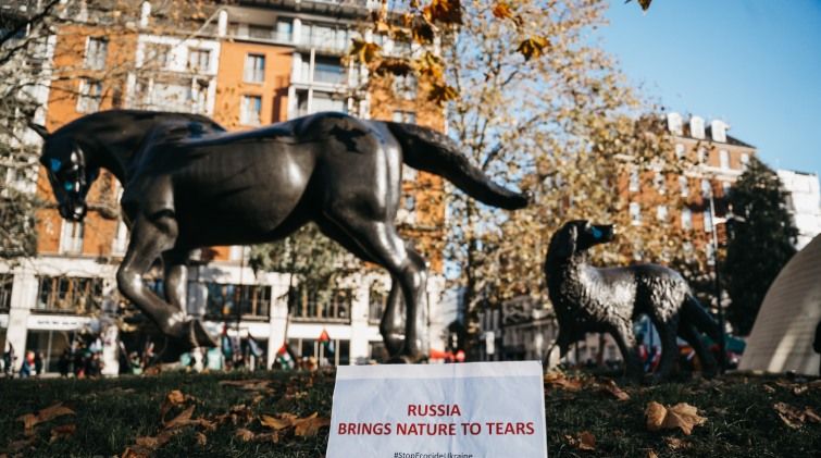 Екоцид в Україні: статуї тварин в Іспанії, Британії, Польщі та Португалії «заплакали», фото