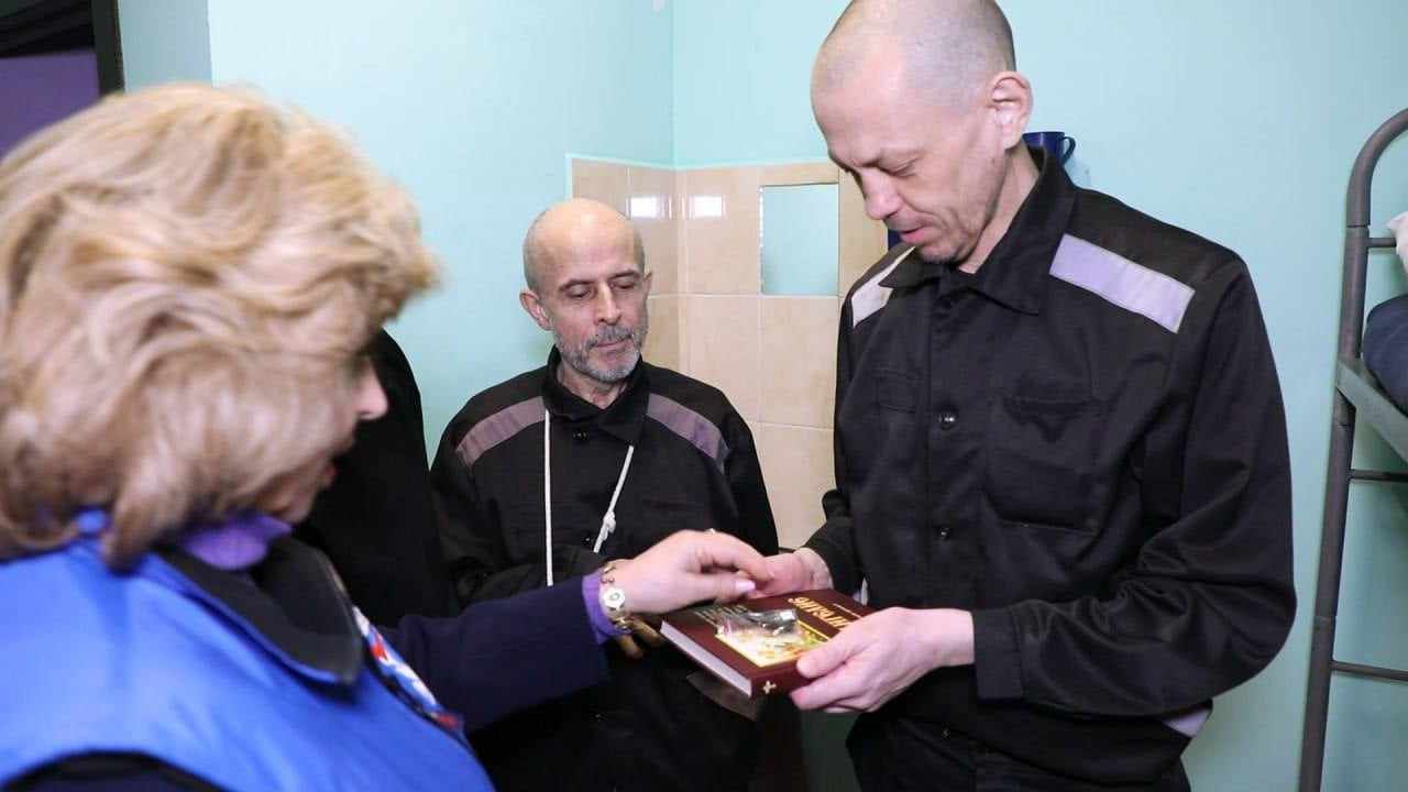 Офіси омбудсменів України та рф відвідали десятки «своїх» полонених, фото