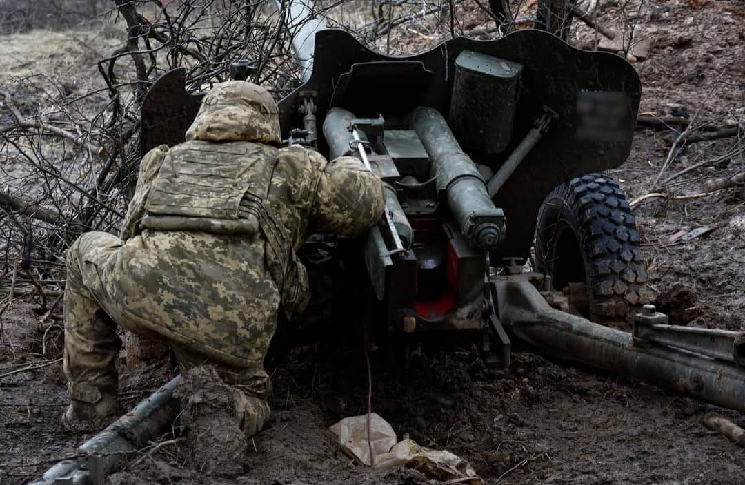 Українські захисники відбили 21 ворожу атаку в районі населених пунктів Богданівка, Іванівське, Кліщіївка та Андріївка.