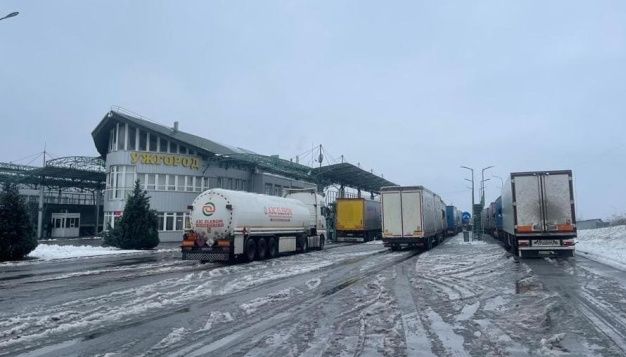 У Словаччині обіцяють заблокувати пункт пропуску на кордоні з Україною