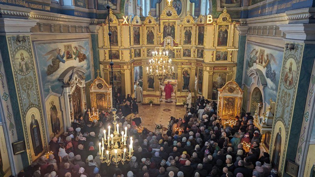 Богослужіння у Миколаївському соборі Кременця розпочали з виконання Гімну України.