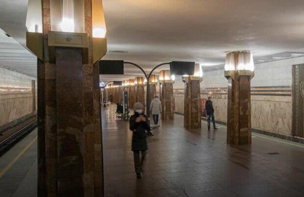 Метро на паузі: у Києві вносять зміни в дорожній рух через закриття метростанцій
