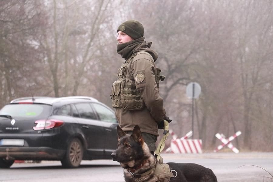 «Червона Калина» на Запоріжжі: бійці Нацгвардії разом із собаками виконують бойові завдання