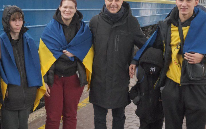 Із окупації до України повернули ще трьох дітей