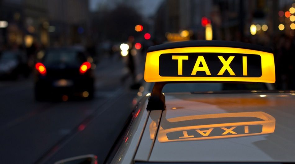 У Києві таксиста оштрафували на 3,4 тис. грн за відмову обслуговувати пасажирок українською.