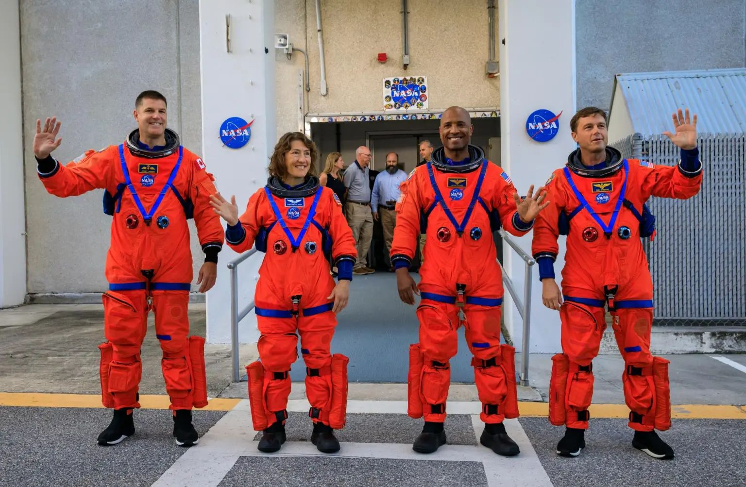 Астронавти NASA, які мають ступити на Місяць після півстолітньої перерви.