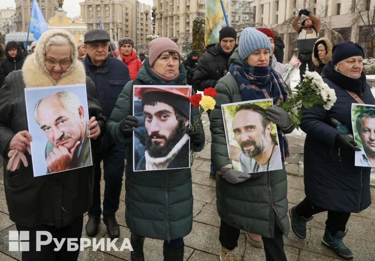 У Києві відбулася хода на честь перших загиблих Героїв Небесної Сотні.