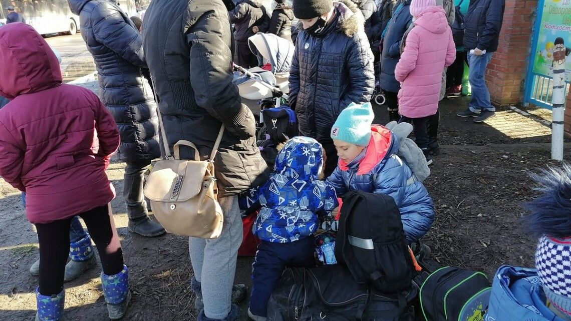 Цього разу 17 дітей із захворюваннями нервової системи та опорно-рухового апарату літаком російського міноборони відправили до підмосковного реабілітаційного центру «Огоньок».