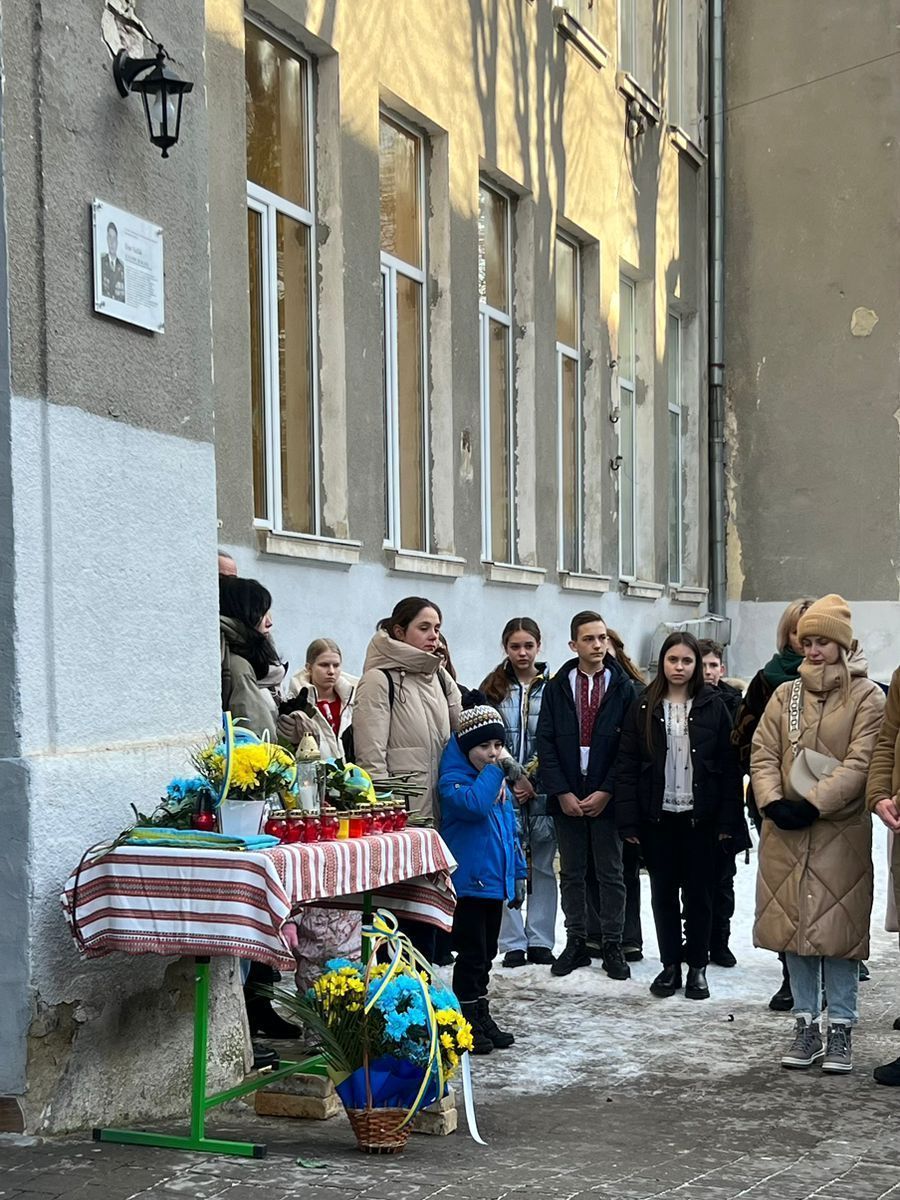 Під час відкриття меморіальної дошки Герою України полковнику Олегу Бабію у Львові.