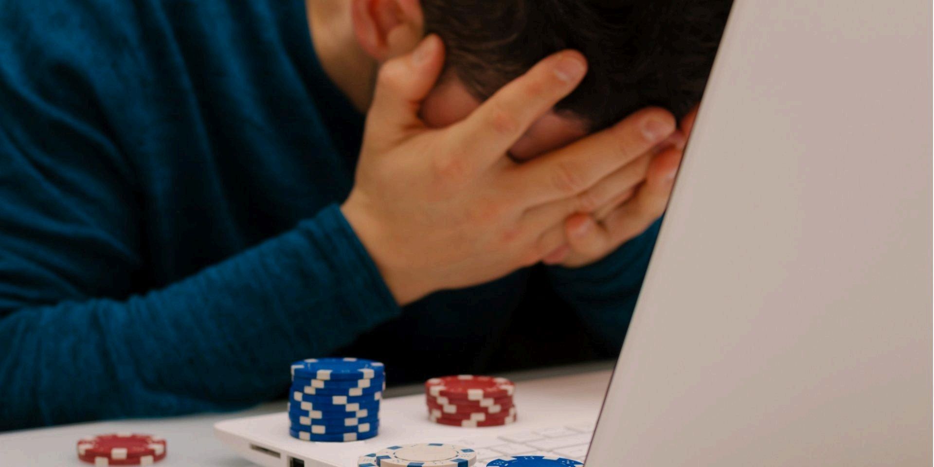 Аналітики оприлюднили узагальнений портрет користувача онлайн-казино: більшість гравців безпроблемні, молоді та освічені