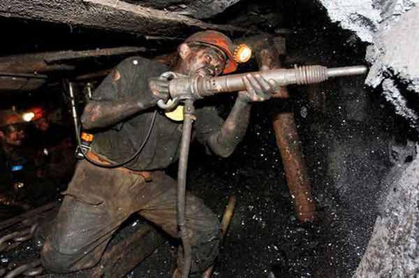 Понад 110 криворізьких шахтарів, які застрягли під землею через атаку дронів, підняли на поверхню.