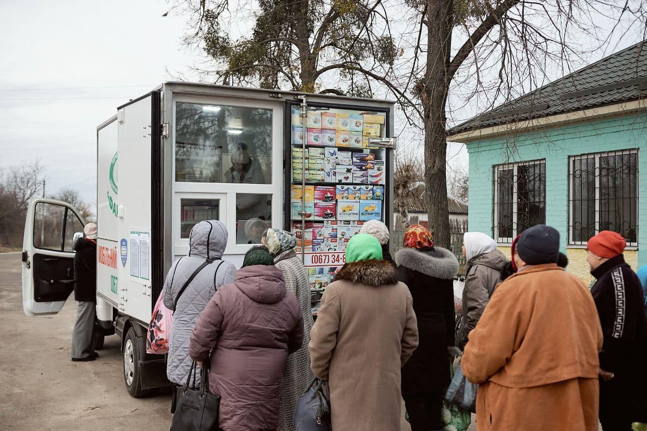 Перший виїзд мобільного аптечного пункту в село на Черкащині.