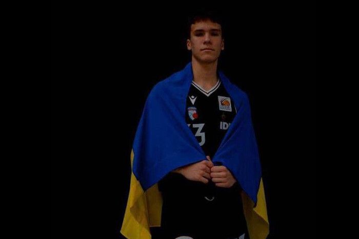 17-річний український баскетболіст Володимир Єрмаков виступав за молодіжну збірну.