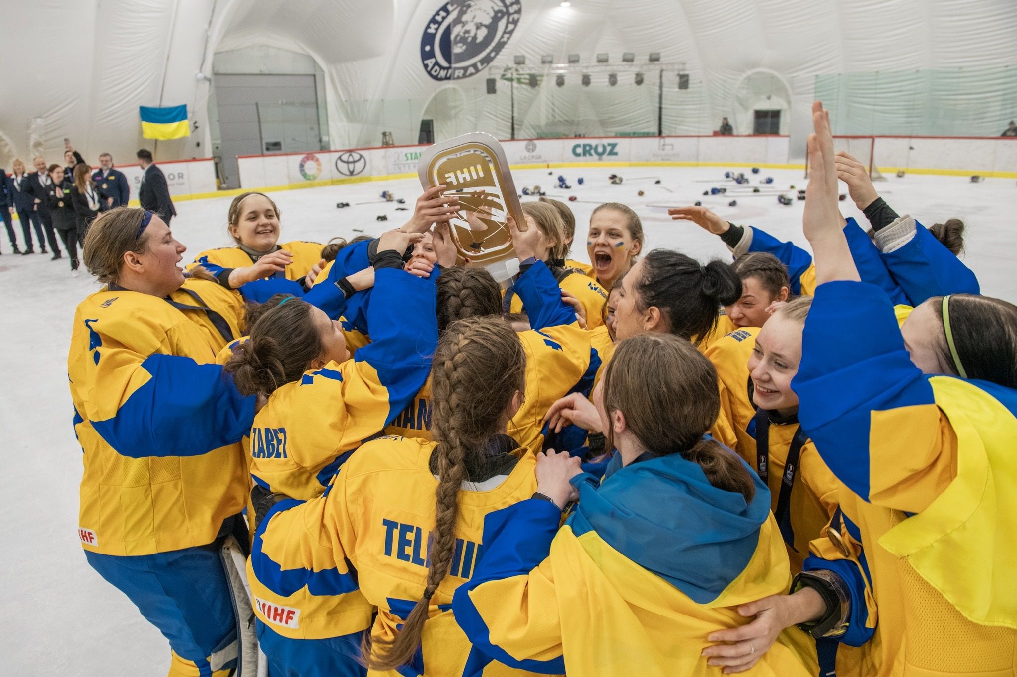 Віртуозний поворот: жіноча хокейна збірна України виграла чемпіонат світу в дивізіоні ІІІА