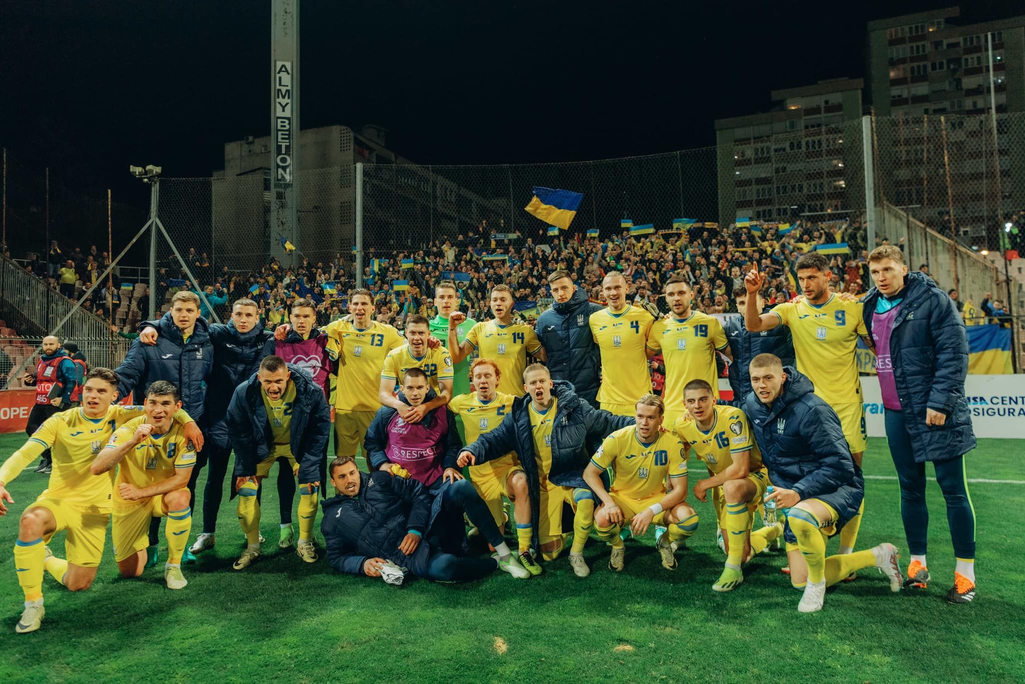 Команда переможців у Зениці на стадіоні «Біліно Поле».